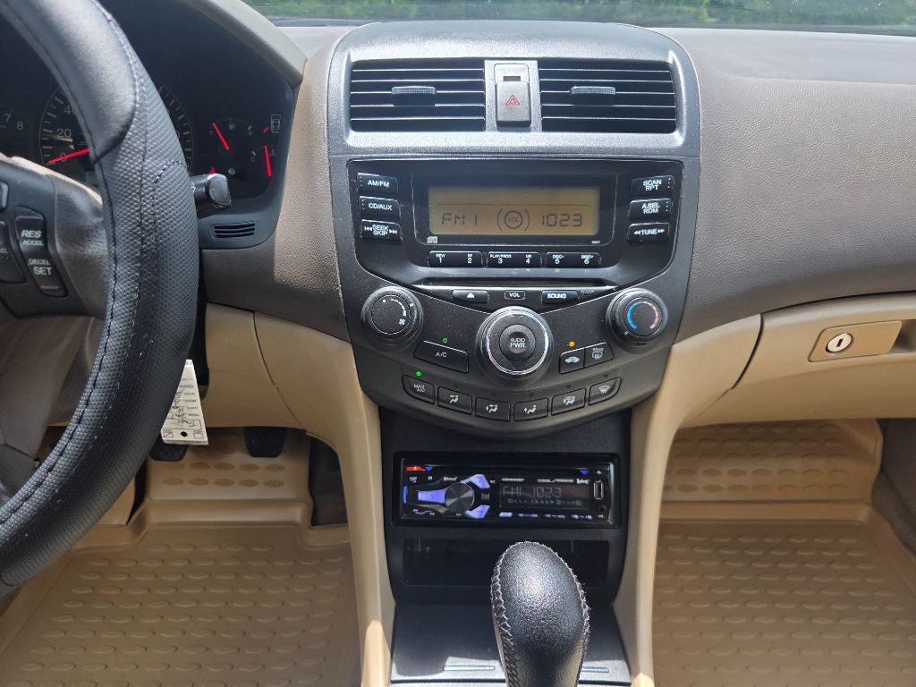 2005 Honda Accord LX - Photo 15